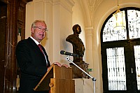 Kultusstaatssekretär T. Kreuzer